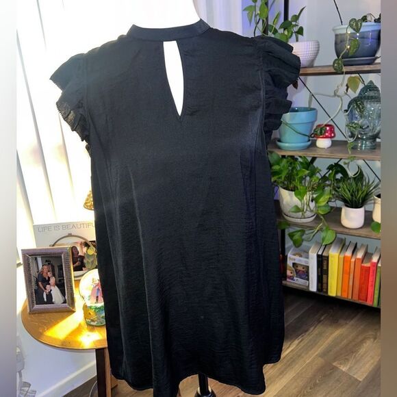 Darling black top size medium - Picture 2 of 7